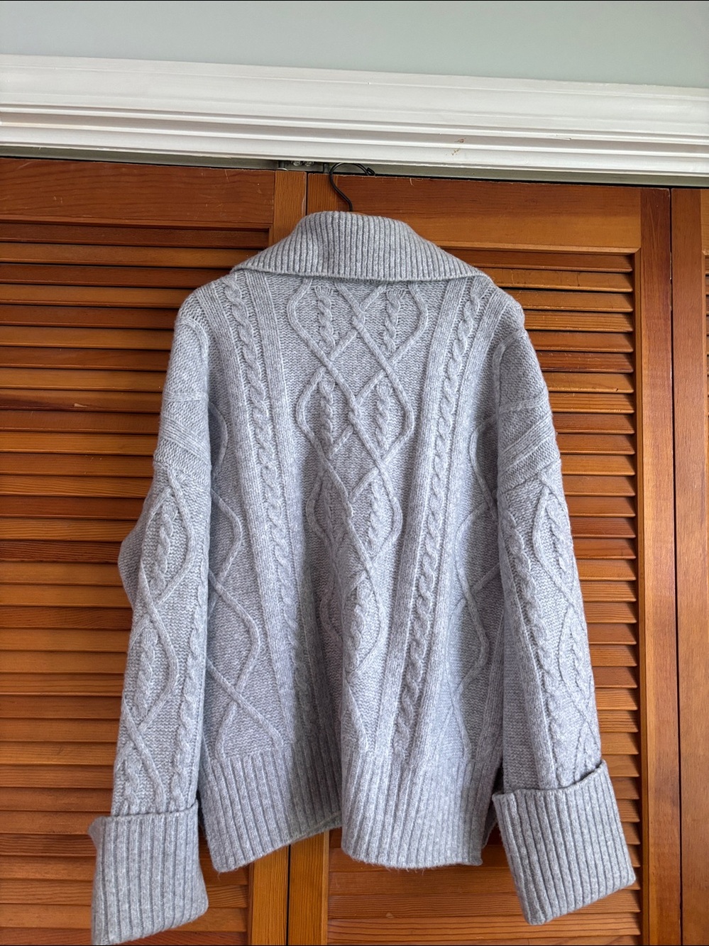 Abercrombie & Fitch Cable-Knit Button Down Gray Cardigan Size
S NWOT - Picture 4 of 16